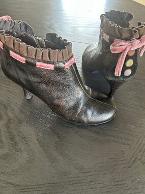 Adorable Ribbon Boots